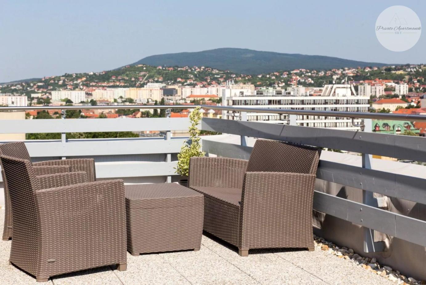Sky Panorama Apartman Pécs Esterno foto