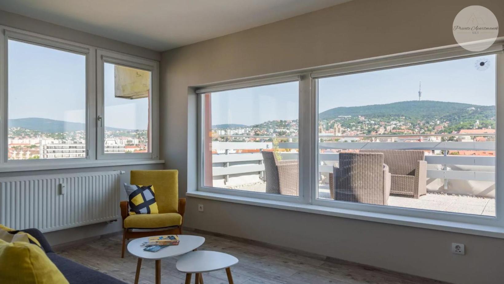 Sky Panorama Apartman Pécs Esterno foto